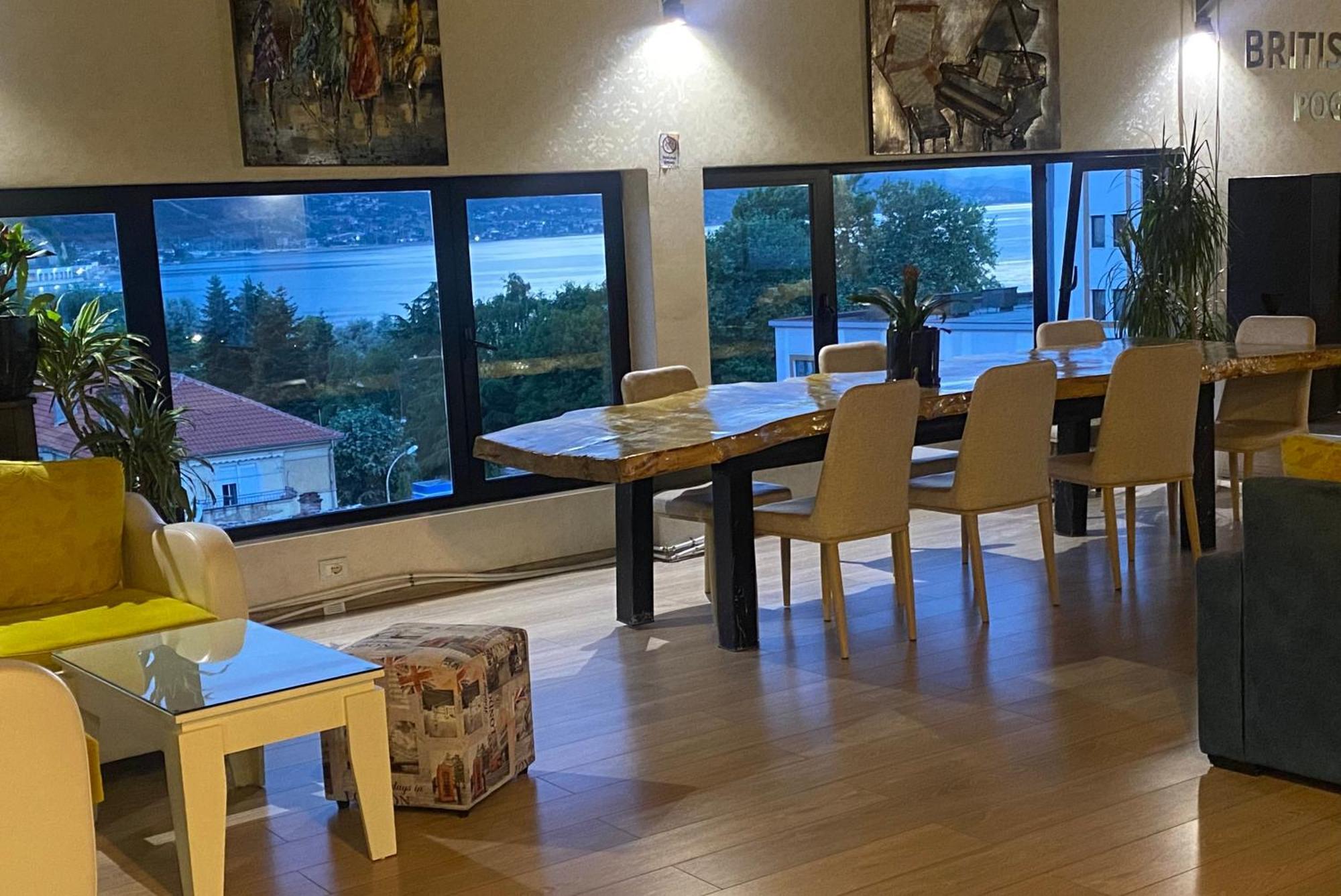 British Hotel Pogradec Eksteriør billede